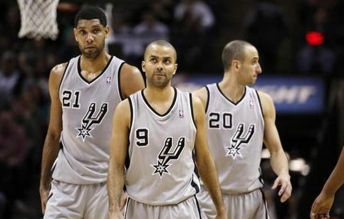 代表阿根廷队出场80次，德保罗获赠纪念球衣