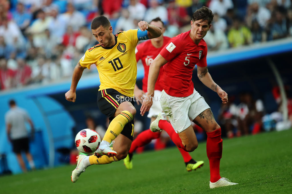 26岁主力女足球员养伤期当了模特，纠结要转行，刚和男友加盟尤文