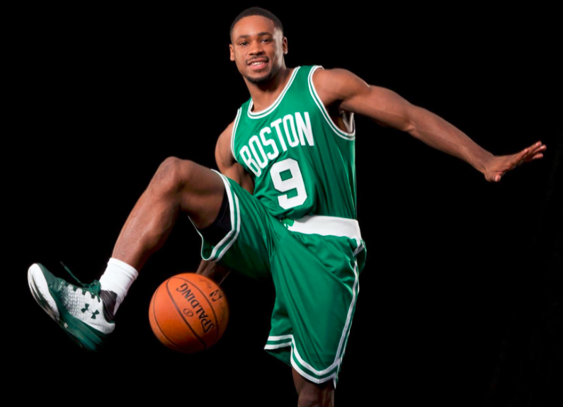 多队调整轮换策略应对密集赛程