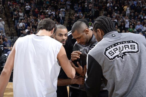 轻伤不下火线！哈登仍将首发出战尼克斯卢：他渴望每场都打